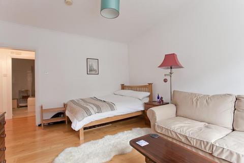 Studio to rent, Cloudesley Place, London, N1