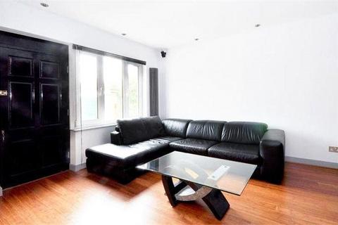 2 bedroom maisonette to rent, North Common Road, Ealing, London, W5