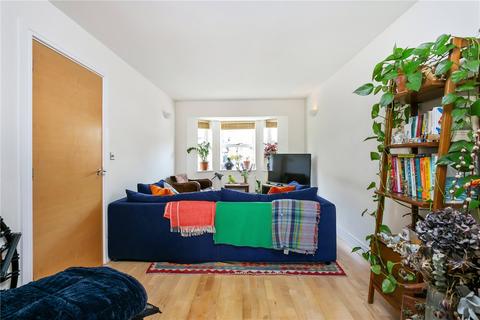 2 bedroom house to rent - Clifden Mews, London, E5