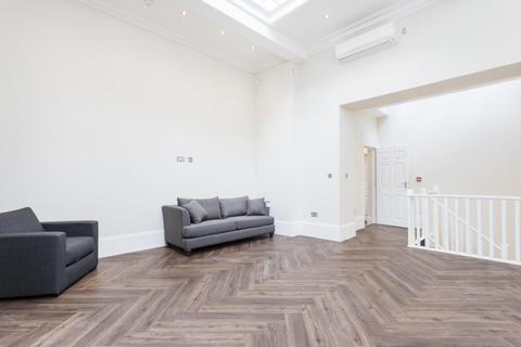 2 bedroom apartment to rent, Bedford Street, London, WC2E