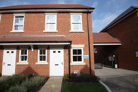 2 bedroom end of terrace house to rent, Haden Square, Reading, Berkshire, RG1