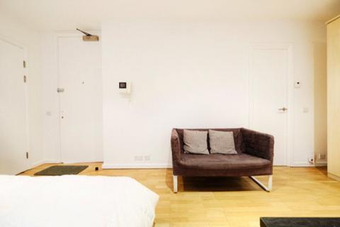 Studio to rent, Ludgate Square, Clerkenwell, London, EC4M