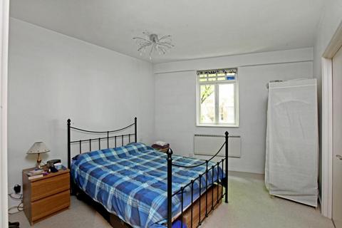 1 bedroom apartment to rent, Rosebery Court, London, EC1R