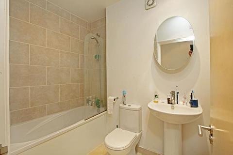 1 bedroom apartment to rent, Rosebery Court, London, EC1R