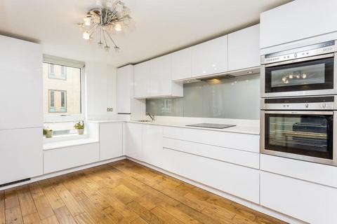 3 bedroom apartment to rent, Odhams Walk, Covent Garden, London, WC2H