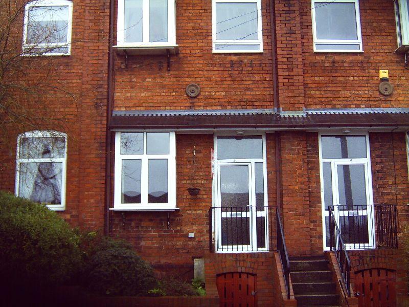 Minton Mews, Carlyle Road, Bromsgrove, B60 2 bed house £650 pcm (£150 pw)