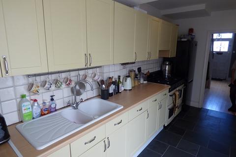 3 bedroom end of terrace house to rent, TOPSHAM -Three bedroom end of terrace family home with parking.
