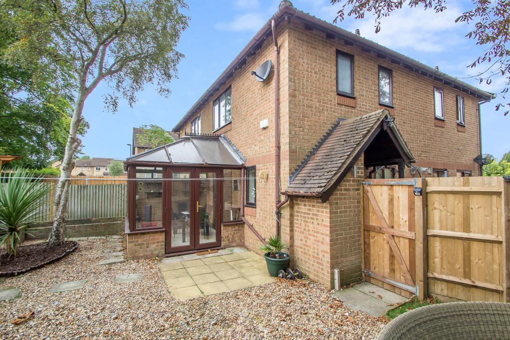 Lomond Gardens, Selsdon, Surrey, CR2 8EQ 1 bed end of terrace house £
