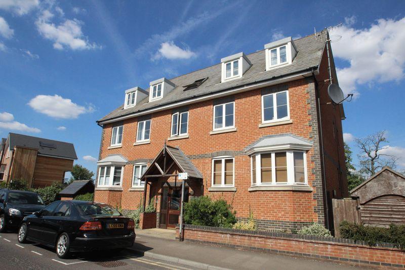 Barden Road, Tonbridge 2 bed apartment £235,000
