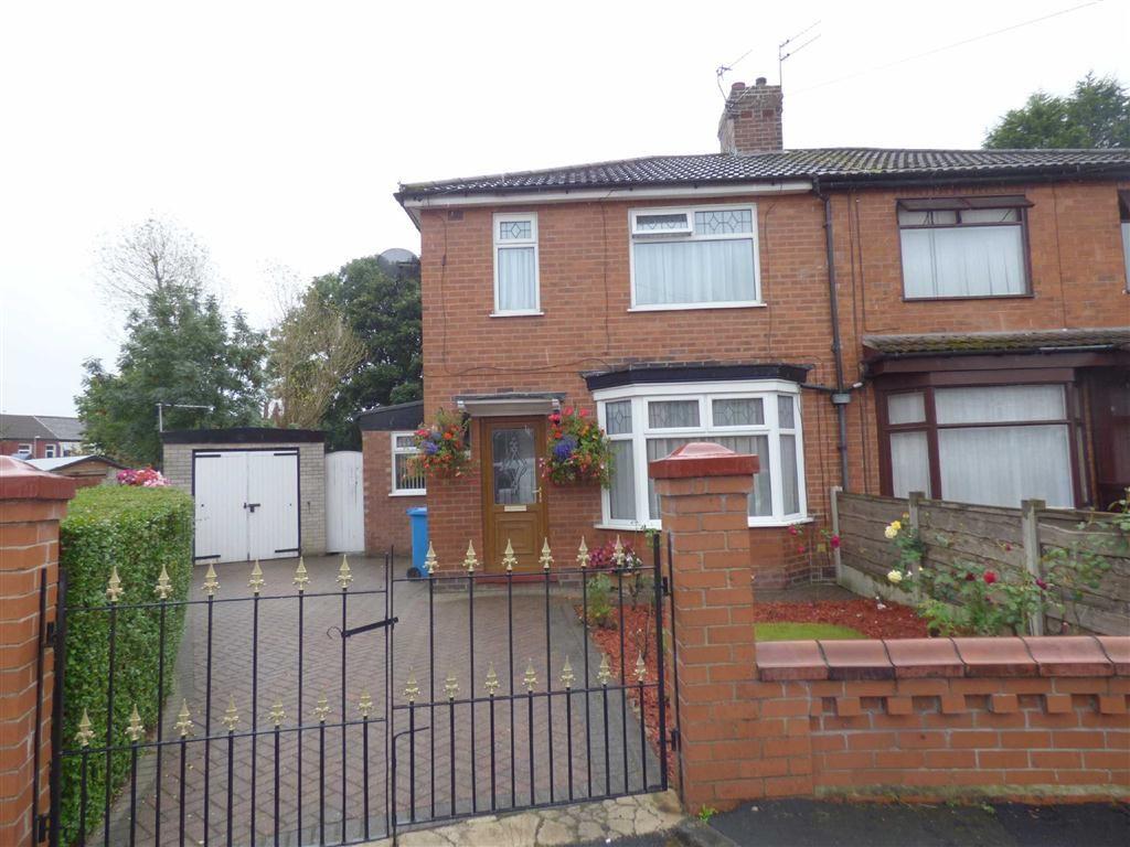 Rossendale Avenue, Blackley, Manchester, M9 3 bed semidetached house