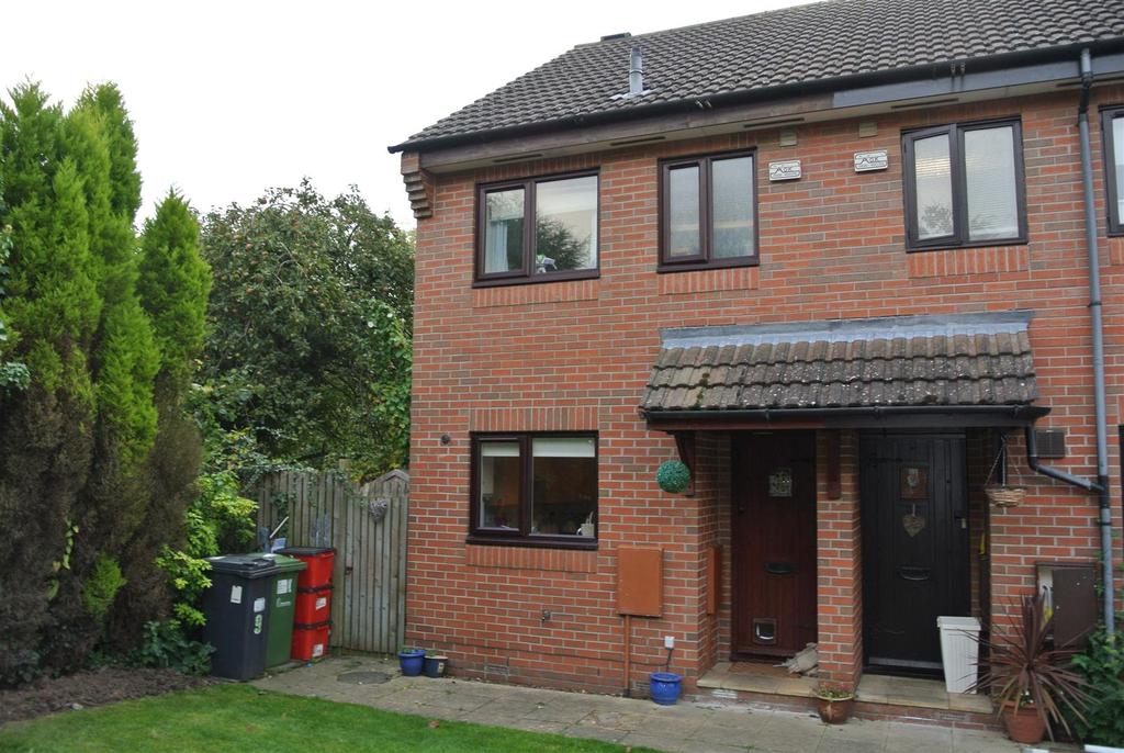 Lay Gardens, Radford Semele, Leamington Spa 2 bed end of terrace house