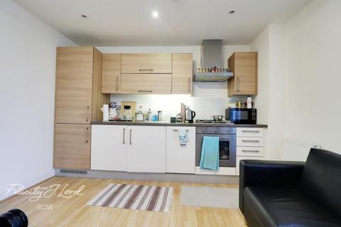 1 bedroom apartment to rent, Burdett Road, London