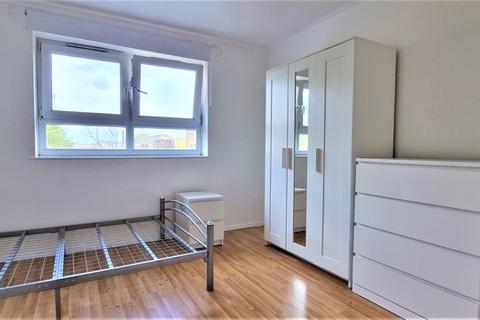 1 bedroom flat to rent - Warrior Square, E12