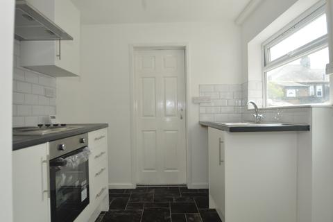 2 bedroom ground floor flat to rent, Maxwell Street, Gateshead, NE8