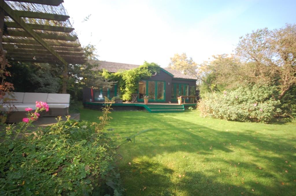 Hamhaugh Island, Shepperton 3 bed detached bungalow £775,000