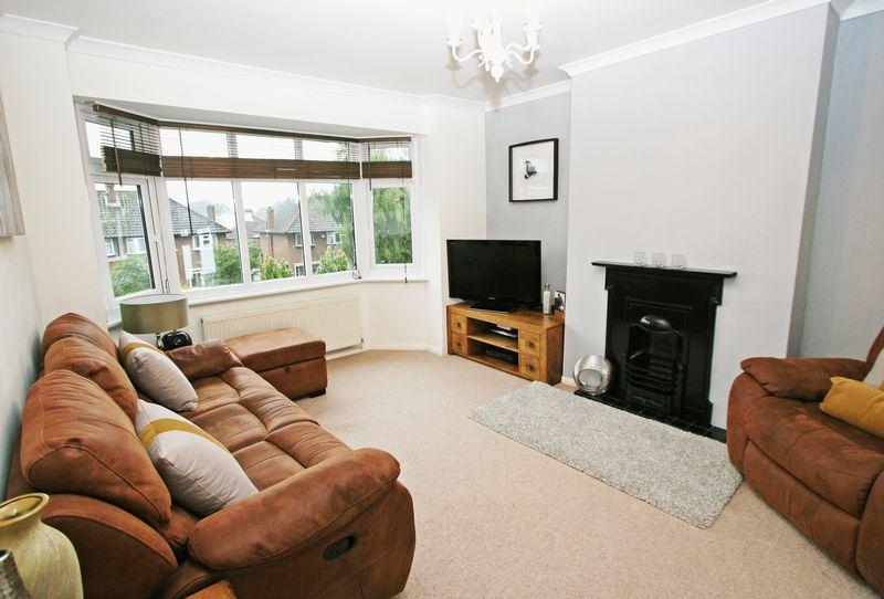 Pennylets Green, Stoke Poges 2 bed flat £1,095 pcm (£253 pw)