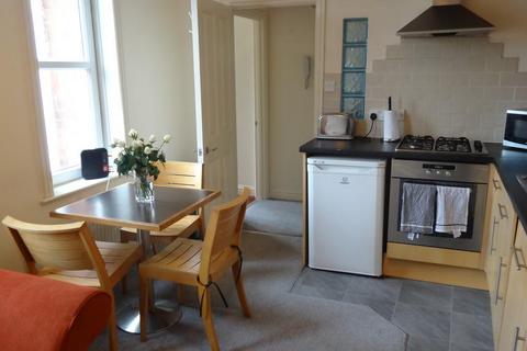 2 bedroom apartment to rent, Alphington Road, St Thomas