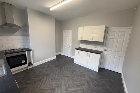 2 bedroom terraced house to rent, Avenue Road, Wath-Upon-Dearne, Rotherham S63