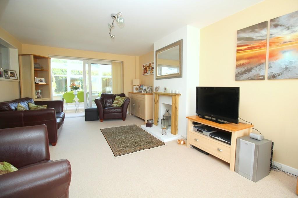 Wood End, Horsham 3 bed semidetached house £385,000