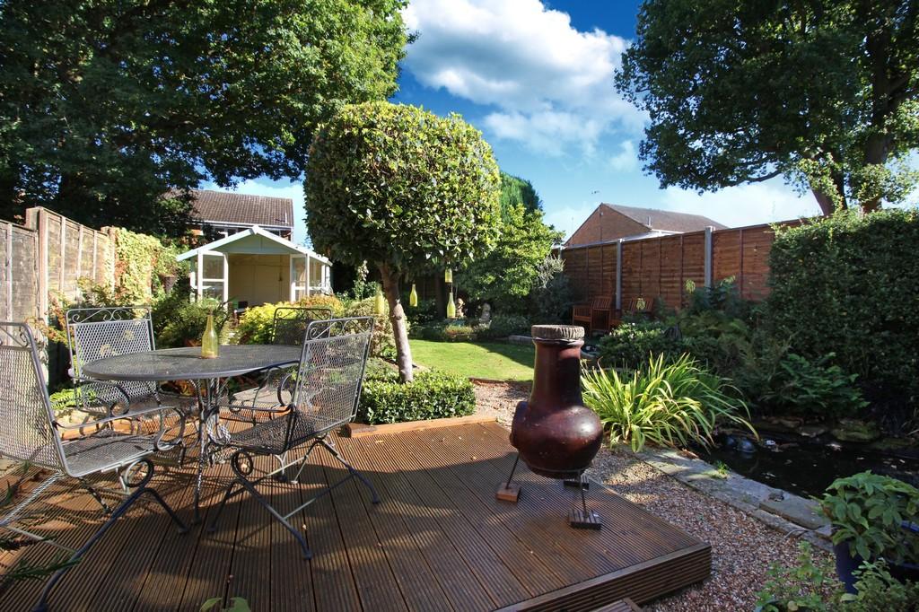 Wood End, Horsham 3 bed semidetached house £385,000