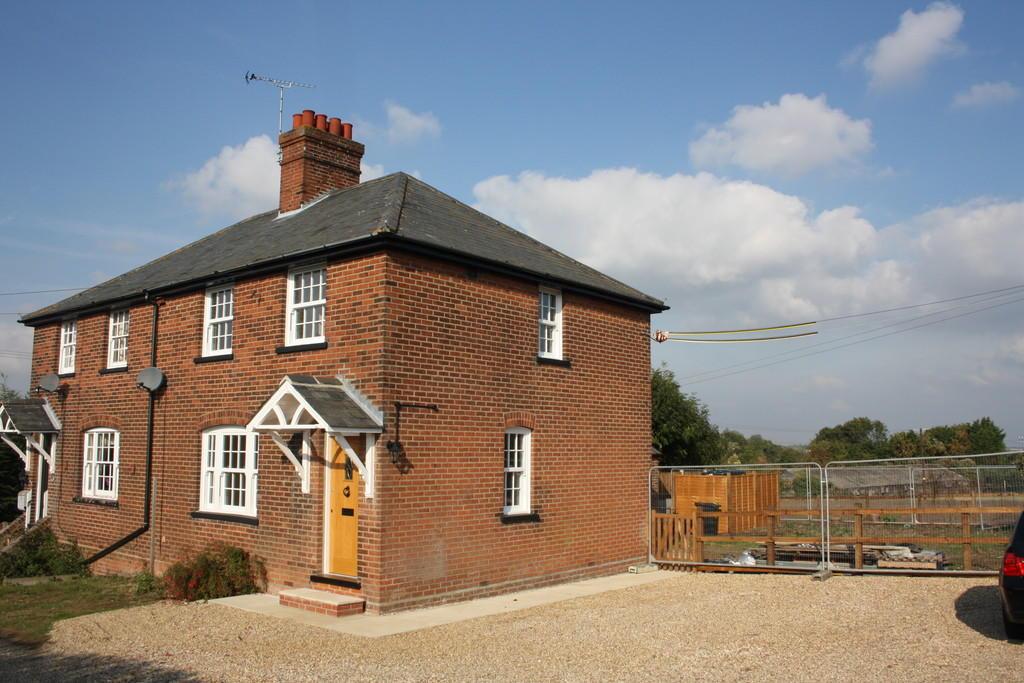 London Road, Maldon 3 bed semidetached house £1,295 pcm (£299 pw)
