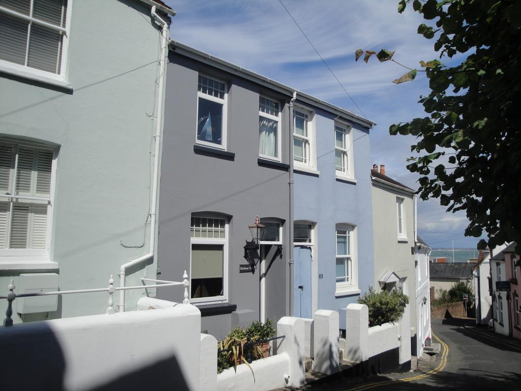 Sun Hill, Cowes, Isle of Wight 3 bed terraced house £295,000