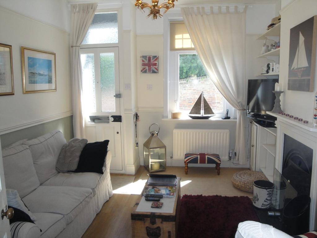 Sun Hill, Cowes, Isle of Wight 3 bed terraced house £295,000
