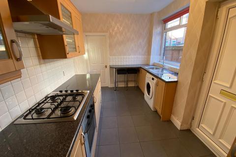 2 bedroom flat to rent, Benfield Road, Heaton, Newcastle upon Tyne NE6