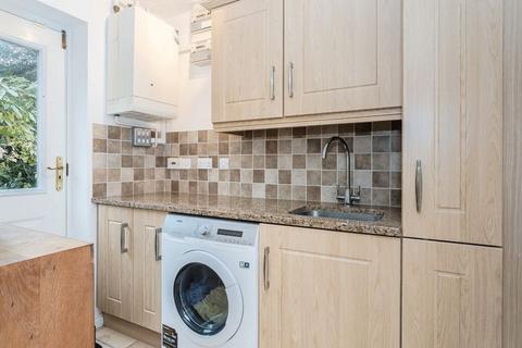 2 Ruxton Close, Coulsdon, CR5 2DY
