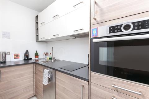 Studio to rent, Bronwen Court, Grove End Road, London