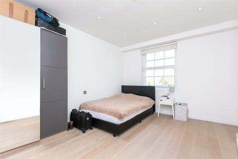 Studio to rent, Bronwen Court, Grove End Road, London