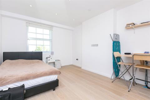 Studio to rent, Bronwen Court, Grove End Road, London