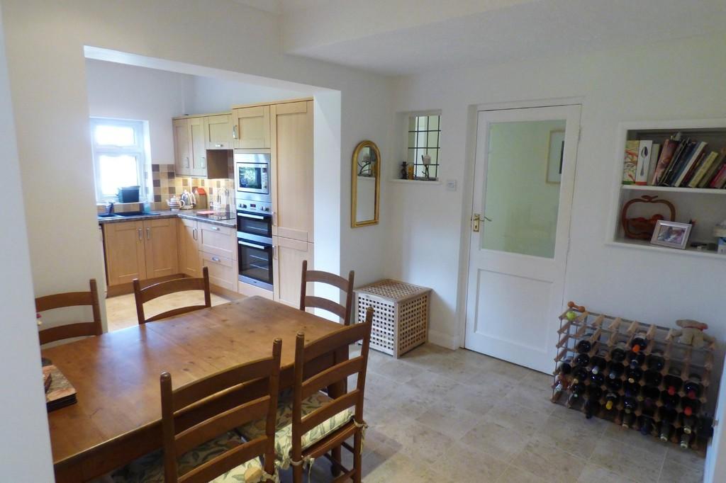 Highwood Road, Uttoxeter, Staffordshire, ST14 8BG 4 bed detached house