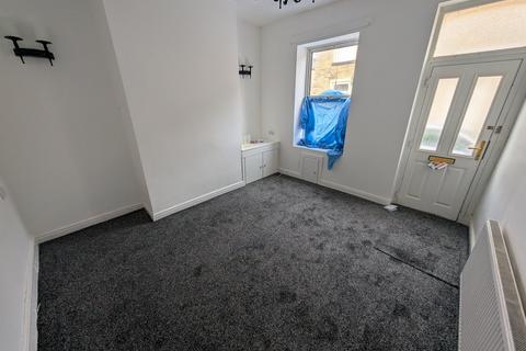 2 bedroom terraced house to rent, Holly Street, Bb10