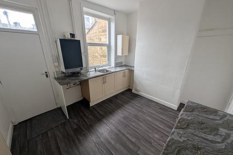 2 bedroom terraced house to rent, Holly Street, Bb10