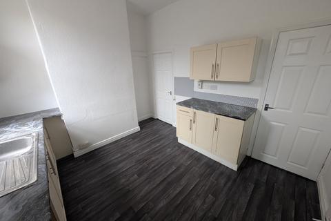 2 bedroom terraced house to rent, Holly Street, Bb10
