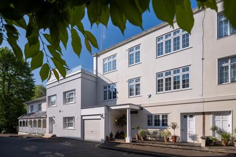 5 bedroom terraced house to rent, Elm Tree Close, St John's Wood, London, NW8