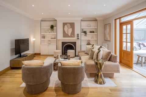 5 bedroom terraced house to rent, Elm Tree Close, St John's Wood, London, NW8