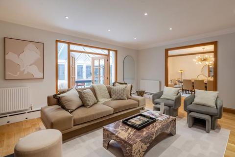 5 bedroom terraced house to rent, Elm Tree Close, St John's Wood, London, NW8