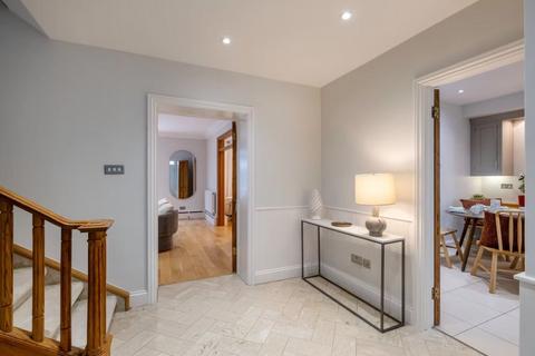 5 bedroom terraced house to rent, Elm Tree Close, St John's Wood, London, NW8