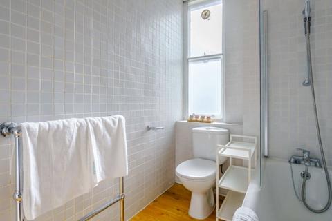 Studio to rent, Hill Street, Mayfair, London, W1J