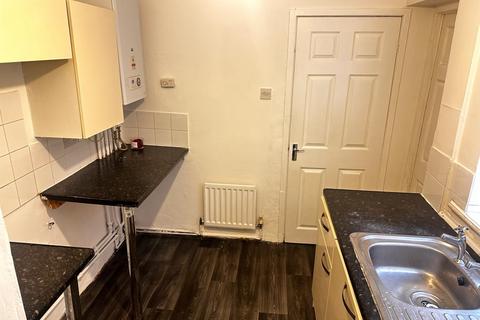 2 bedroom terraced house to rent, Fernclough Road, Harpurhey