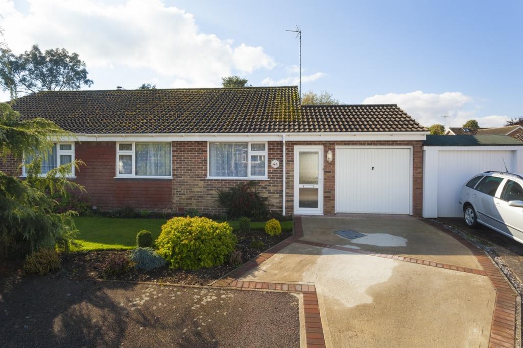 Robus Close, Lyminge, CT18 2 bed bungalow £269,995