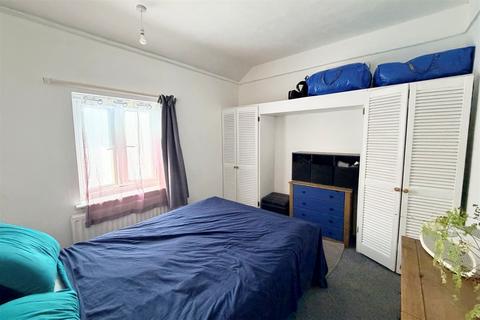 2 bedroom semi-detached house to rent, Wimborne