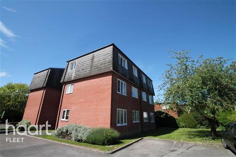 2 bedroom flat to rent, Gainsborough Court