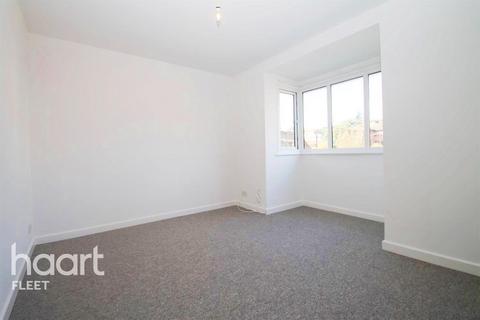 2 bedroom flat to rent, Gainsborough Court