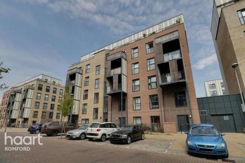 3 bedroom apartment to rent, Maxwell Road, Romford