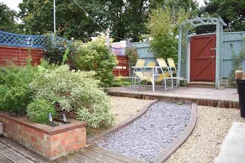 2 bedroom semi-detached house to rent, Poole, Dorset