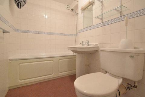 2 bedroom flat to rent, St Leonards Road, Windsor