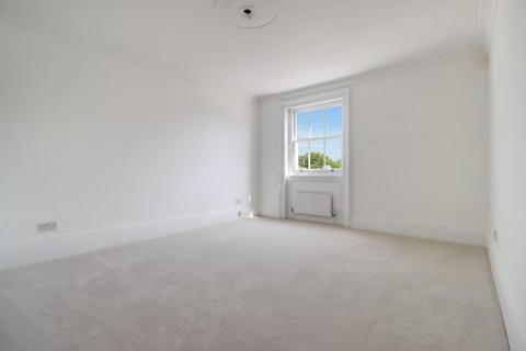 4 bedroom flat to rent, Cambridge Terrace, Regents Park, NW1